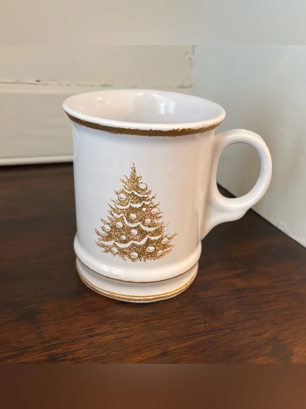 Williams Sonoma Christmas Tree Coffee Mug White Porcelain Metallic Gold Tree